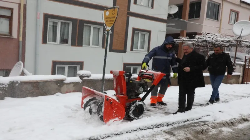 Mustafa Palancıoğlu karlı havada sahaya indi