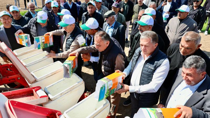 KAYSERİ ŞEKER SAHADA ÇİFTÇİ İLE OMUZ OMUZA