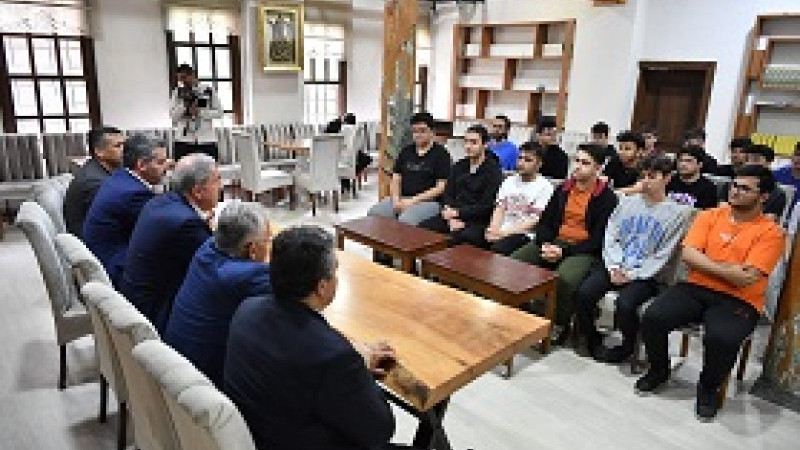 BAŞKAN BÜYÜKKILIÇ, TALAS GENÇLİK MERKEZİ’NDE GENÇLERLE BİR ARAYA GELDİ
