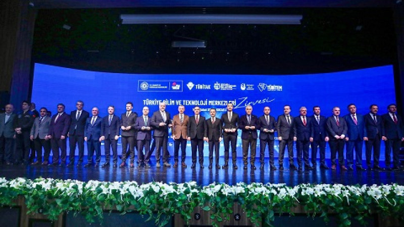 KAYSERİ BÜYÜKŞEHİR BELEDİYESİ’NİN BİLİM ÜSSÜNE ‘UZUN SOLUKLU EMEK’ ÖDÜLÜ