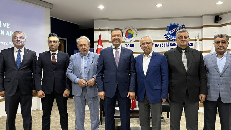 BÜYÜKŞEHİR’İN EKONOMİYE KATKILARI PANELDE PLAKETLE TAÇLANDIRILDI
