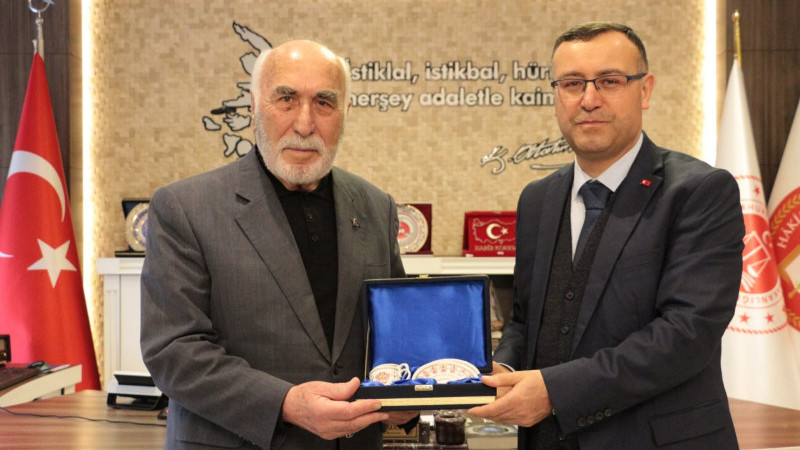 Kayseri Cumhuriyet Başsavcısı Korkmaz’dan Karamustafaoğlu’na teşekkür plaketi  