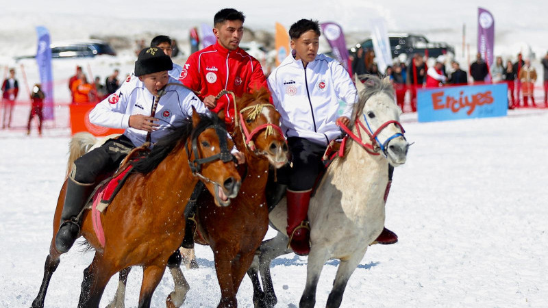  TÜRKİYE’DE İLK KEZ DÜZENLENEN “KÖKBÖRÜ OYUNLARI ERCİYES 2026” HEYECANINA ORTAK OLDU