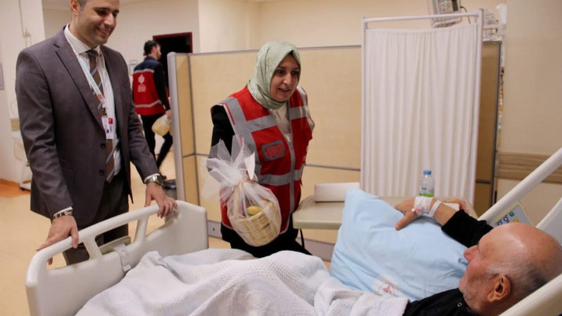 Kayseri Devlet Hastanesi’nden Hastalara Moral Ziyareti