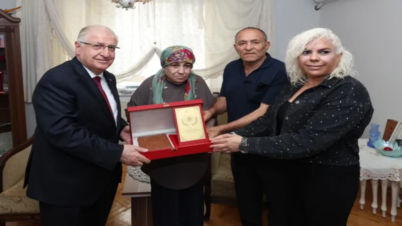 Bakan Güler, şehit Er Alaattin Buluç’un ailesini ziyaret etti