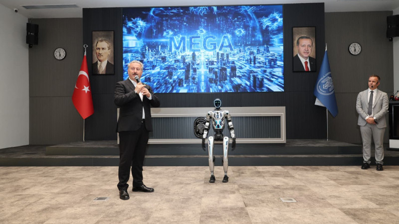 Başkan Palancıoğlu insansı robot MEGA’yı tanıttı